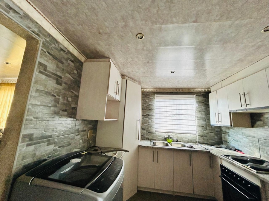2 Bedroom Property for Sale in New Payneville Gauteng