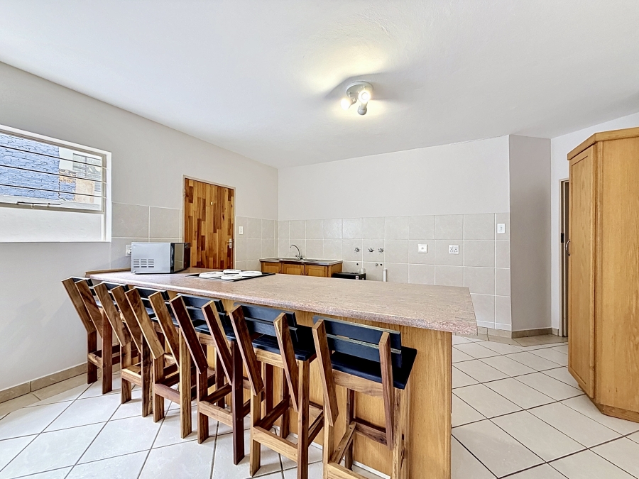 5 Bedroom Property for Sale in Faerie Glen Gauteng