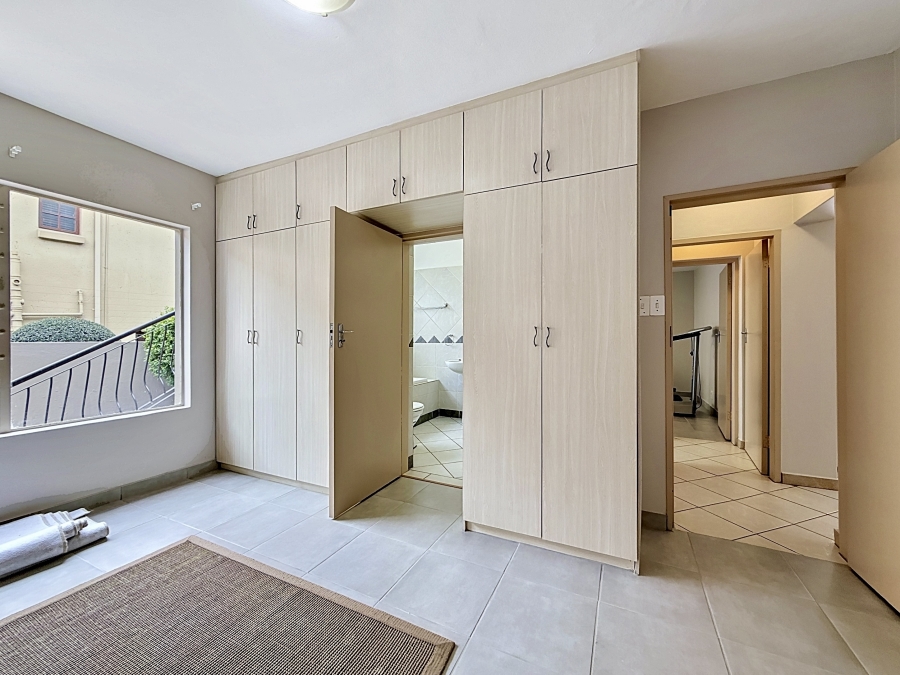 5 Bedroom Property for Sale in Faerie Glen Gauteng