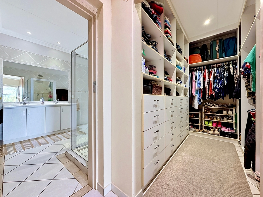5 Bedroom Property for Sale in Faerie Glen Gauteng