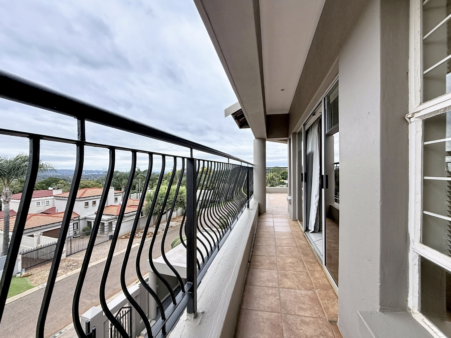 5 Bedroom Property for Sale in Faerie Glen Gauteng