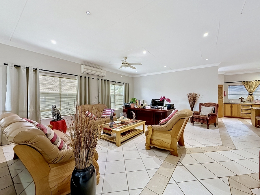 5 Bedroom Property for Sale in Faerie Glen Gauteng