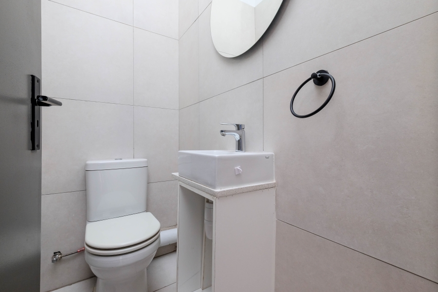 To Let 2 Bedroom Property for Rent in Illovo Gauteng