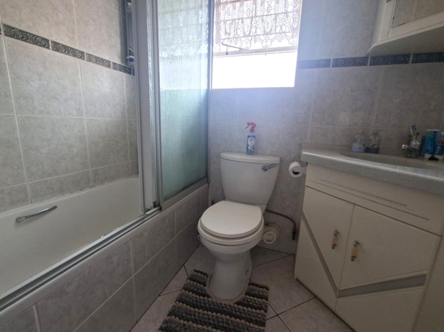 3 Bedroom Property for Sale in Three Rivers Proper Gauteng