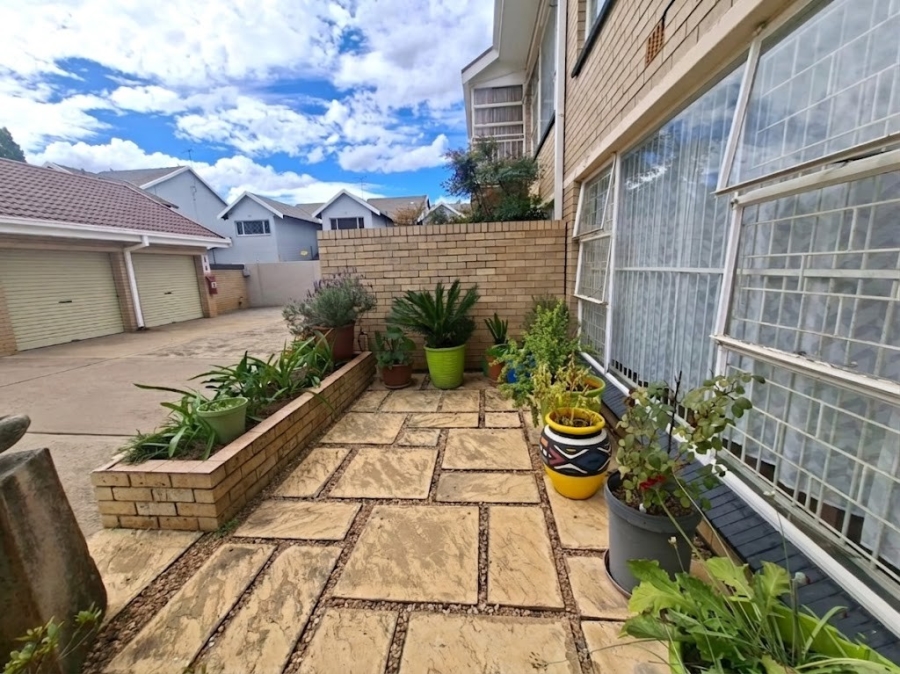 3 Bedroom Property for Sale in Three Rivers Proper Gauteng