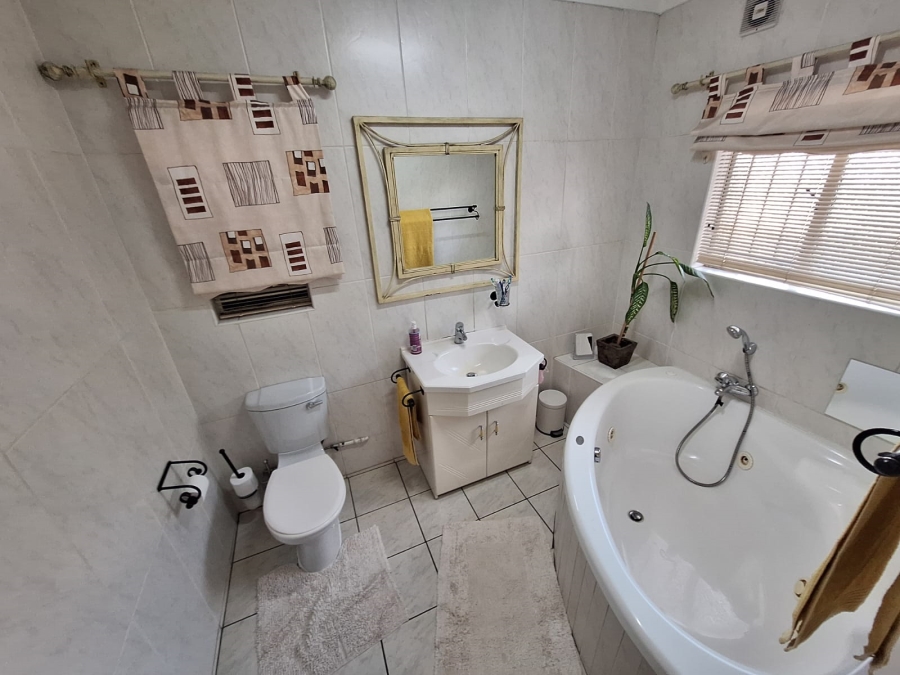 5 Bedroom Property for Sale in Vanderbijlpark SE Gauteng