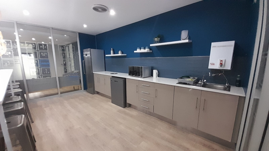 To Let Commercial Property for Rent in Vorna Valley Gauteng