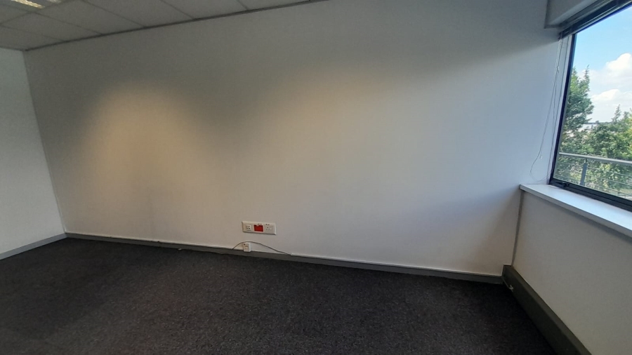 To Let Commercial Property for Rent in Vorna Valley Gauteng