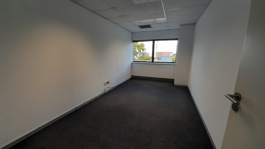 To Let Commercial Property for Rent in Vorna Valley Gauteng