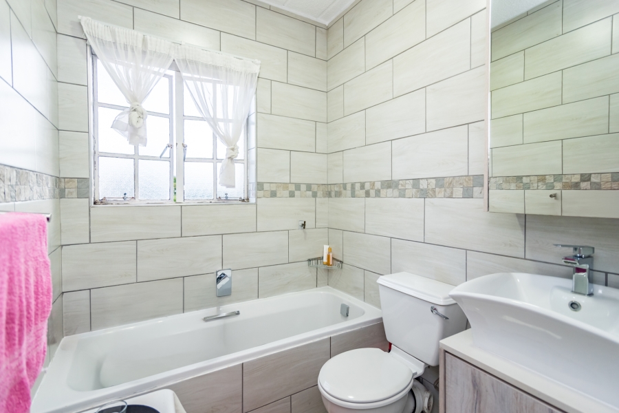 3 Bedroom Property for Sale in Roodekrans Gauteng