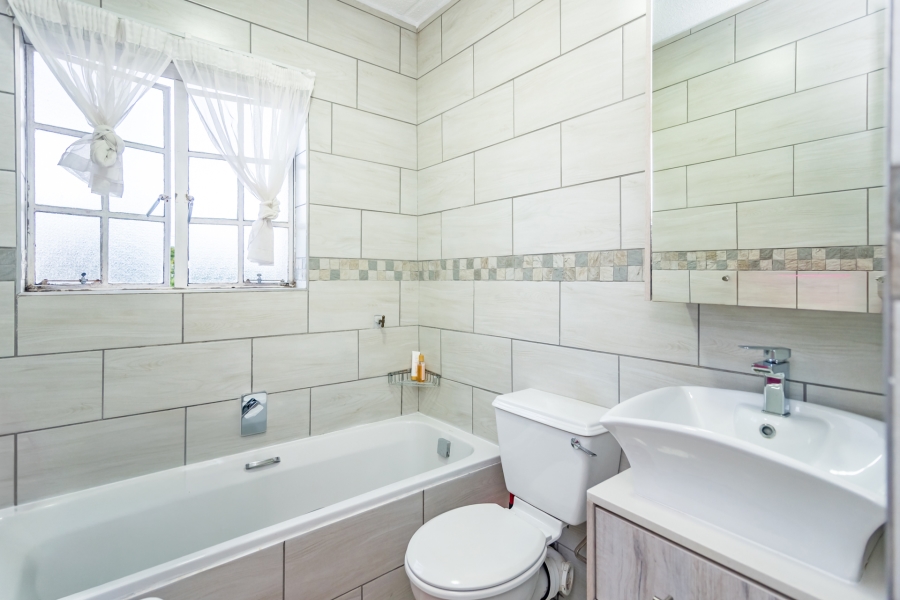 3 Bedroom Property for Sale in Roodekrans Gauteng