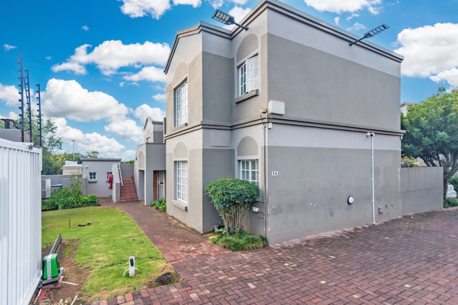 3 Bedroom Property for Sale in Roodekrans Gauteng