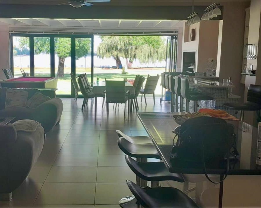5 Bedroom Property for Sale in Lochvaal Gauteng