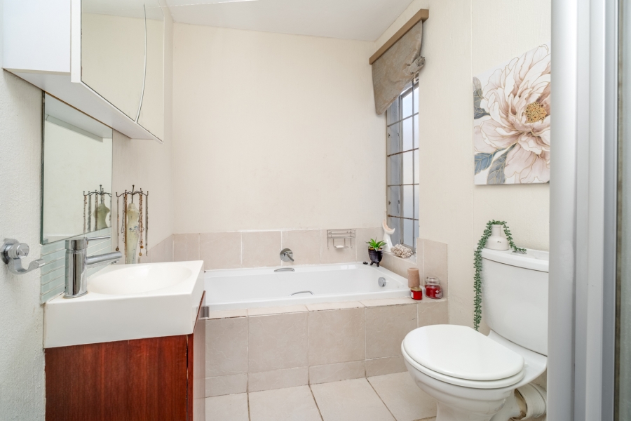 2 Bedroom Property for Sale in Broadacres Gauteng