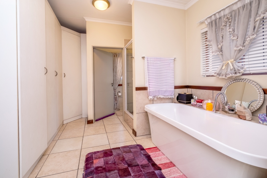 2 Bedroom Property for Sale in Beverley Gauteng