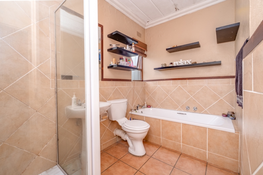 1 Bedroom Property for Sale in Lonehill Gauteng