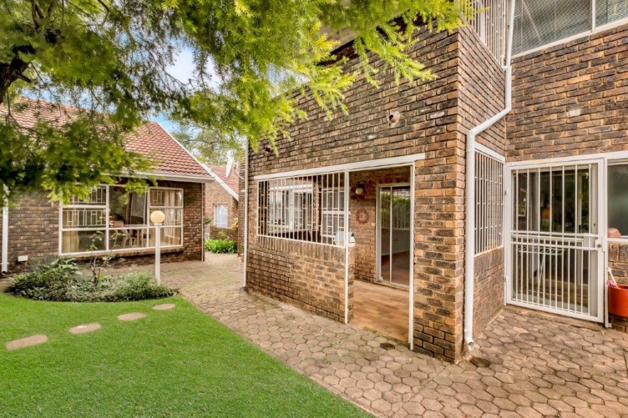 2 Bedroom Property for Sale in Linden Gauteng