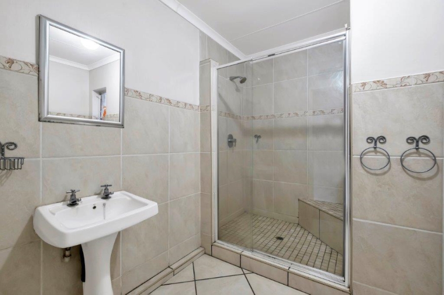 2 Bedroom Property for Sale in Linden Gauteng