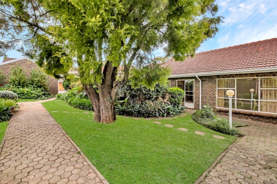 2 Bedroom Property for Sale in Linden Gauteng