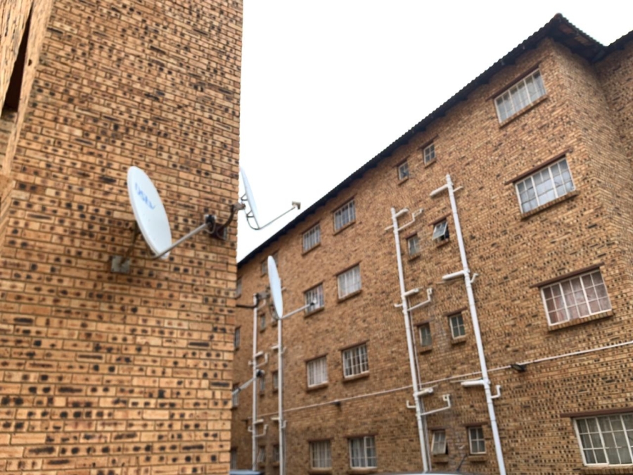 1 Bedroom Property for Sale in Randfontein Central Gauteng