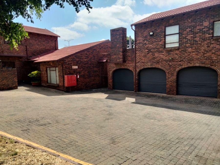 2 Bedroom Property for Sale in Bromhof Gauteng