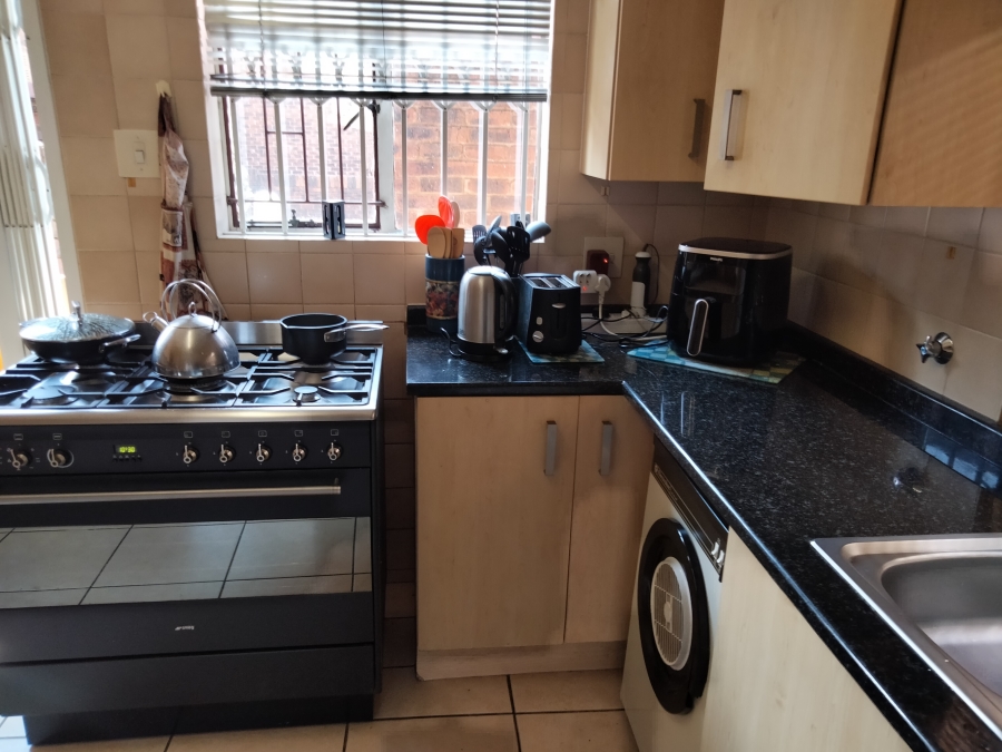2 Bedroom Property for Sale in Bromhof Gauteng