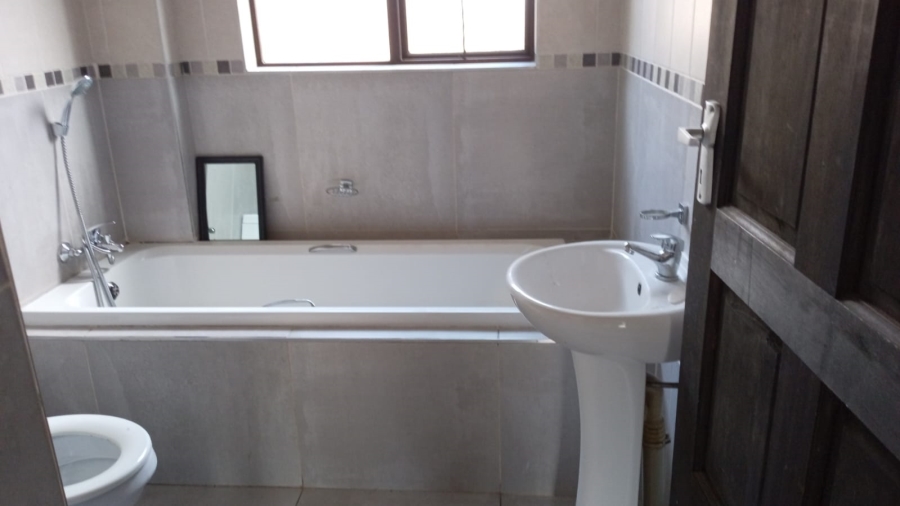 To Let 2 Bedroom Property for Rent in Kenleaf Gauteng