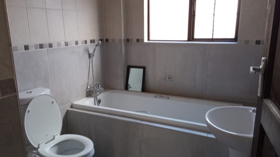 To Let 2 Bedroom Property for Rent in Kenleaf Gauteng