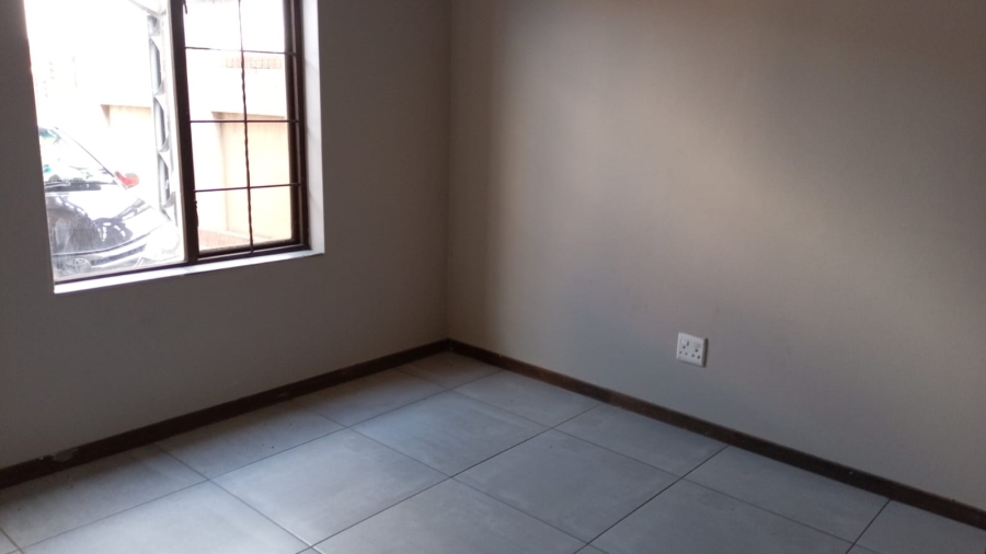 To Let 2 Bedroom Property for Rent in Kenleaf Gauteng