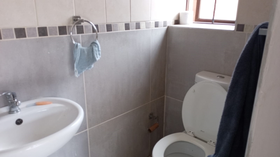 To Let 2 Bedroom Property for Rent in Kenleaf Gauteng