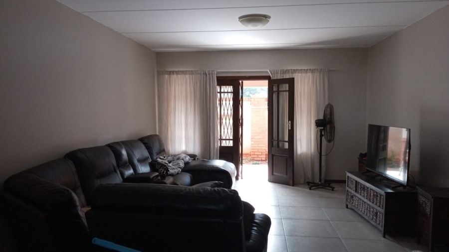 To Let 2 Bedroom Property for Rent in Kenleaf Gauteng