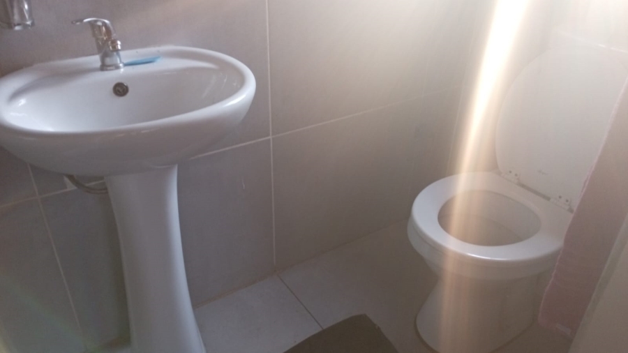 To Let 2 Bedroom Property for Rent in Kenleaf Gauteng