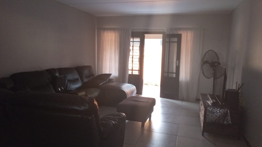 To Let 2 Bedroom Property for Rent in Kenleaf Gauteng