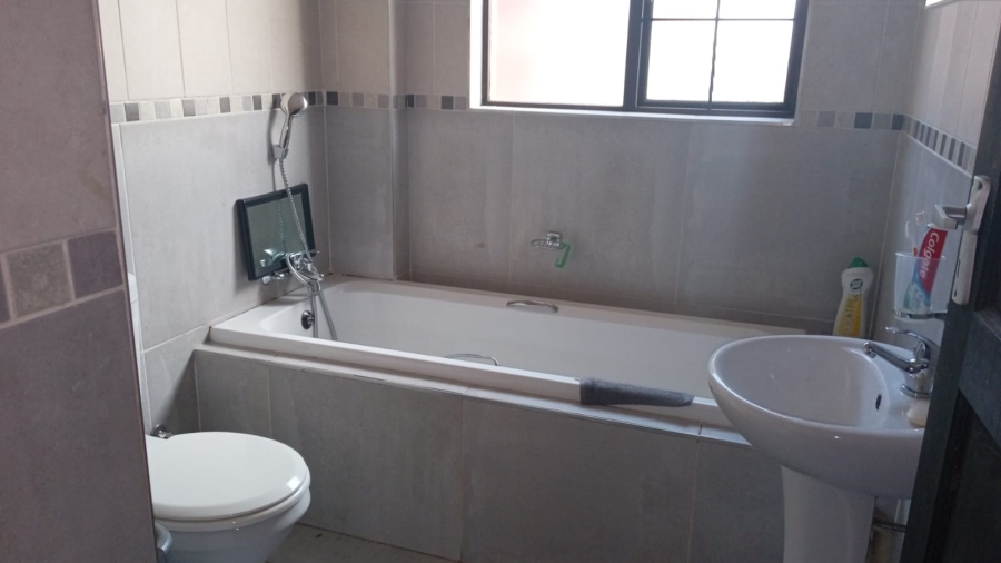 To Let 2 Bedroom Property for Rent in Kenleaf Gauteng