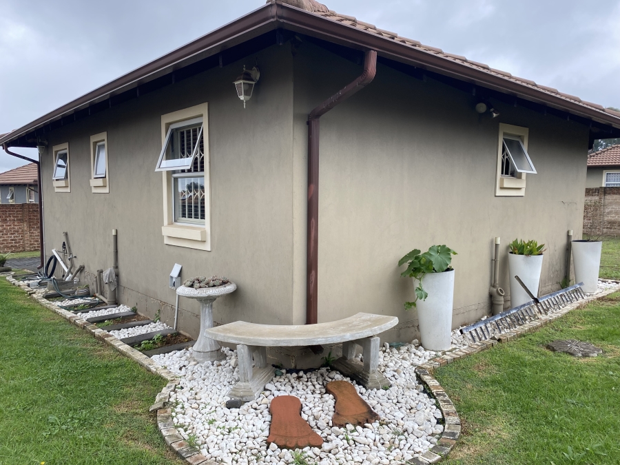 2 Bedroom Property for Sale in Cloverdene Gauteng