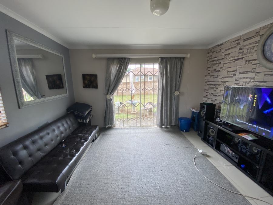 2 Bedroom Property for Sale in Cloverdene Gauteng