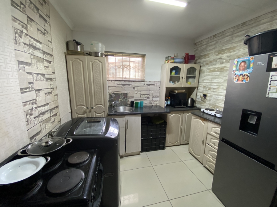 2 Bedroom Property for Sale in Cloverdene Gauteng