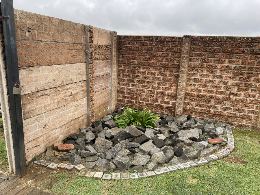 2 Bedroom Property for Sale in Cloverdene Gauteng