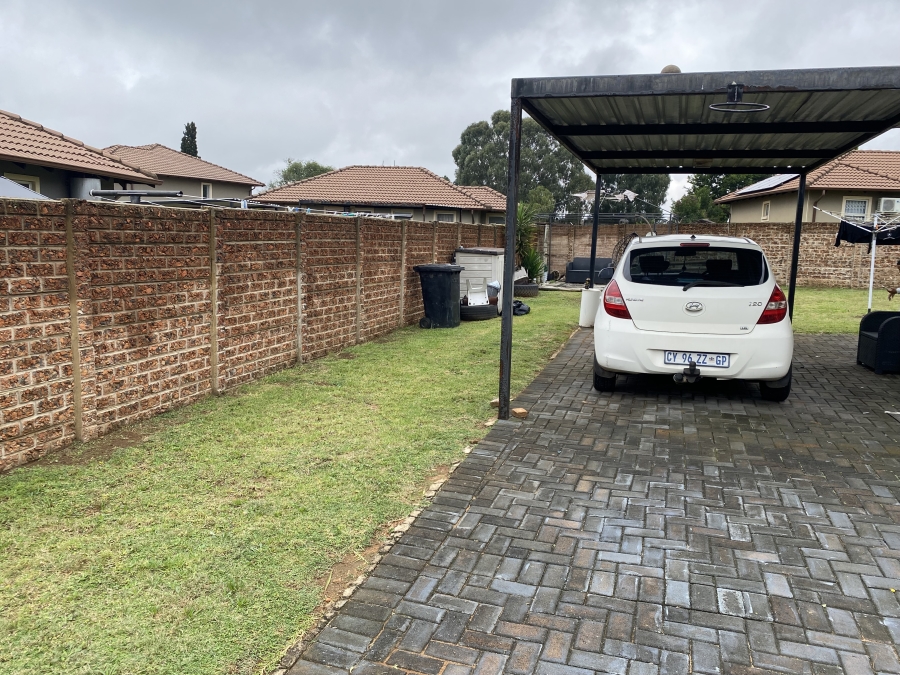 2 Bedroom Property for Sale in Cloverdene Gauteng