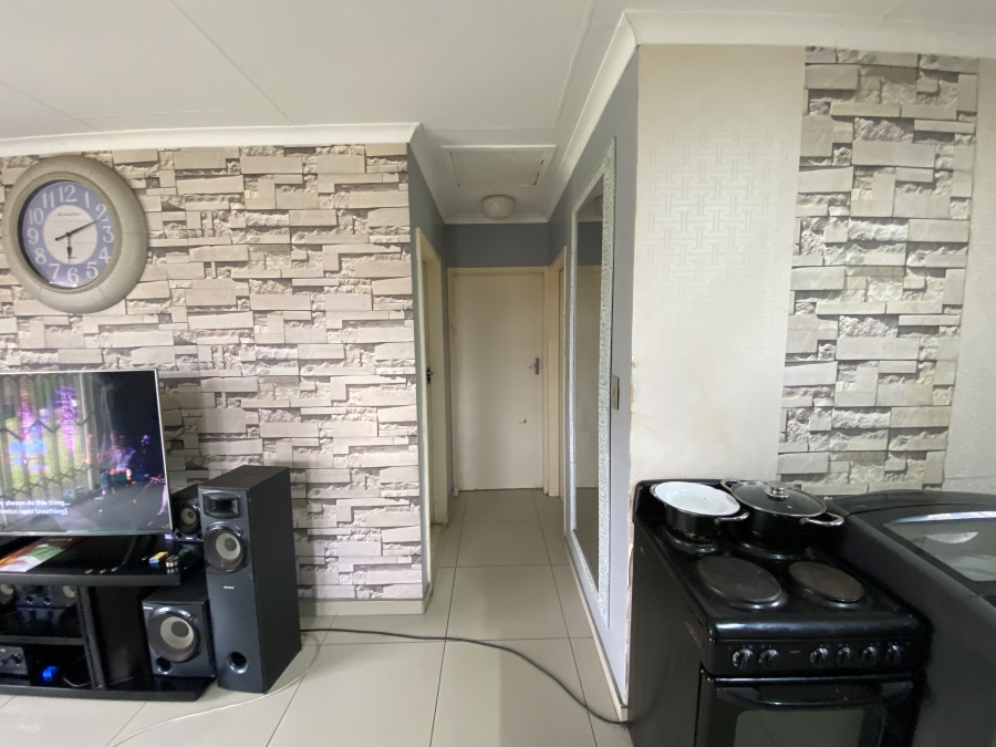 2 Bedroom Property for Sale in Cloverdene Gauteng