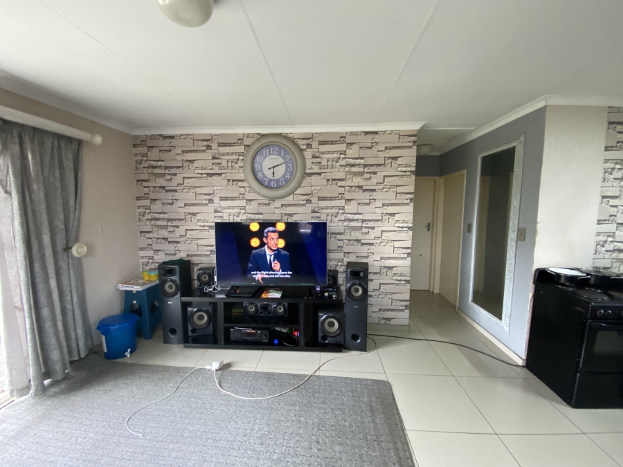 2 Bedroom Property for Sale in Cloverdene Gauteng