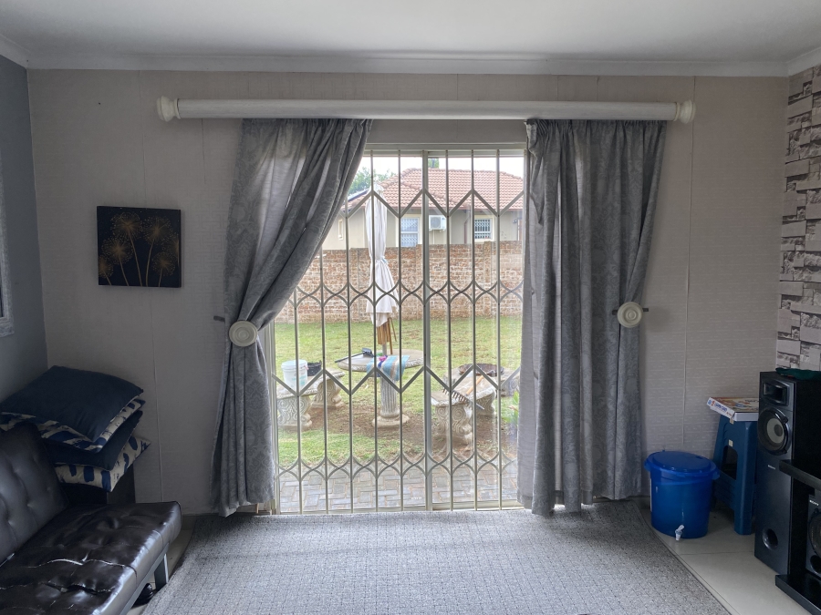 2 Bedroom Property for Sale in Cloverdene Gauteng