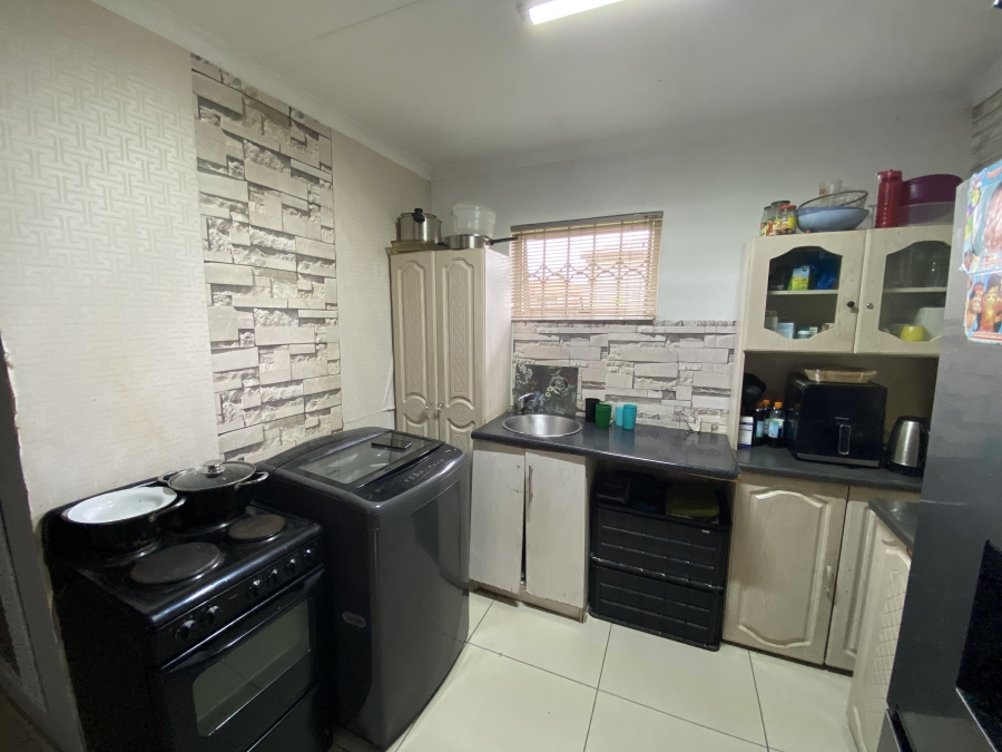 2 Bedroom Property for Sale in Cloverdene Gauteng