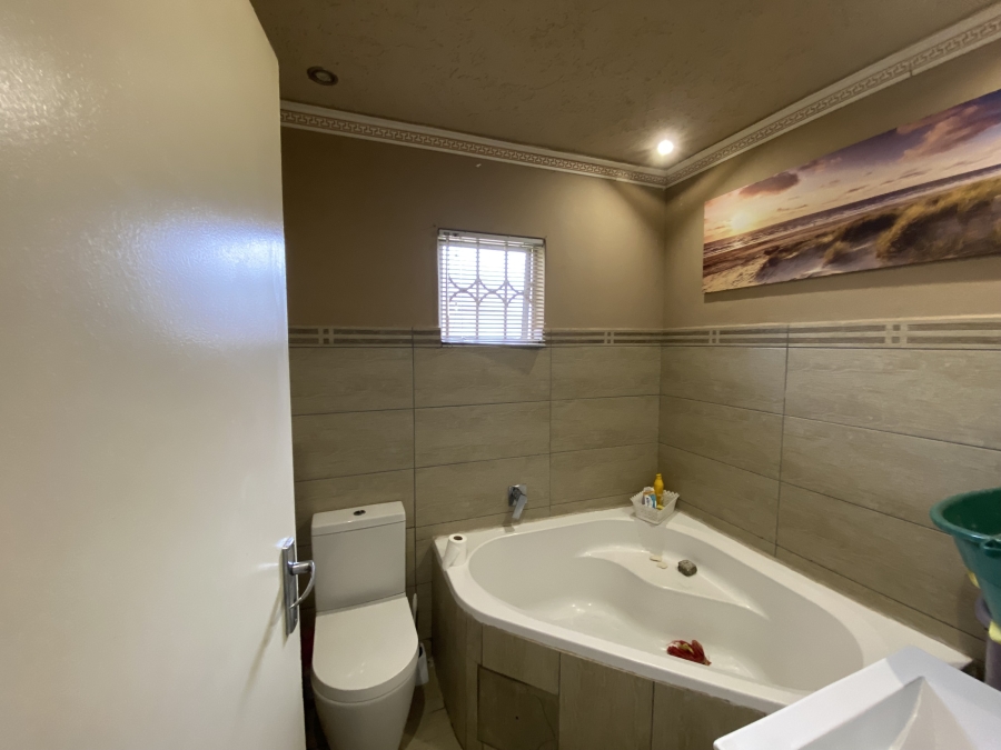 2 Bedroom Property for Sale in Cloverdene Gauteng