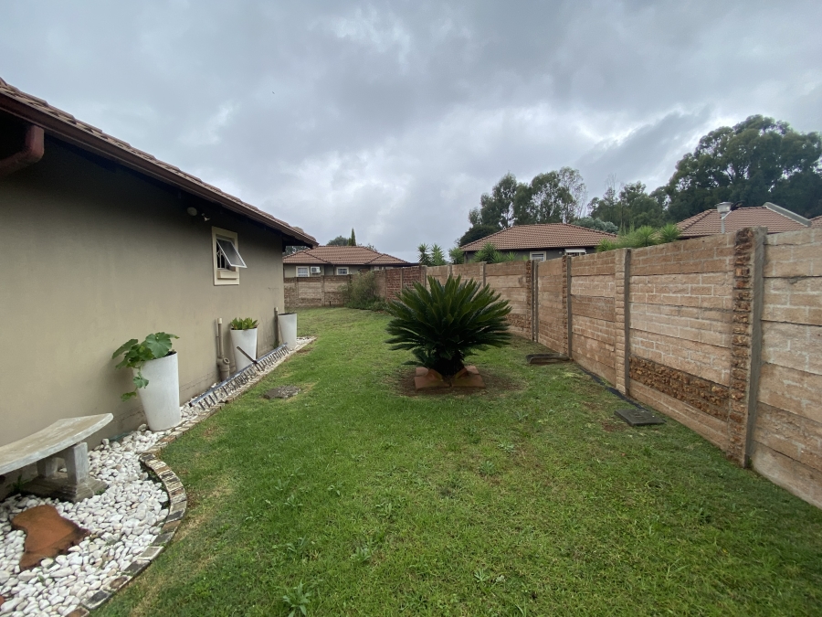 2 Bedroom Property for Sale in Cloverdene Gauteng