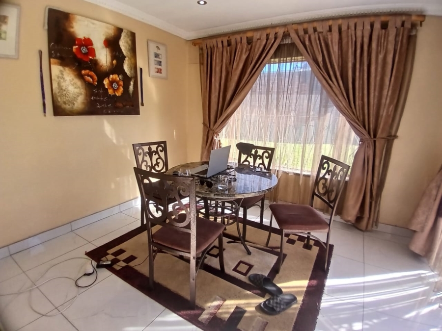 2 Bedroom Property for Sale in Wychwood Gauteng
