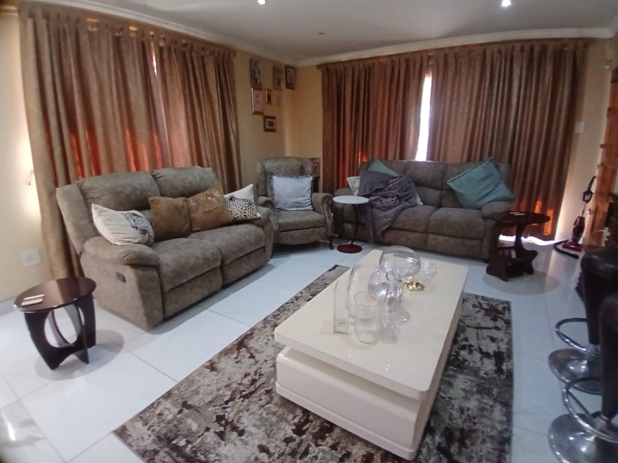 2 Bedroom Property for Sale in Wychwood Gauteng
