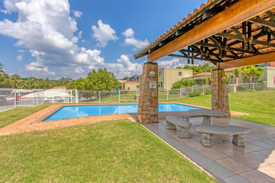 1 Bedroom Property for Sale in Broadacres Gauteng