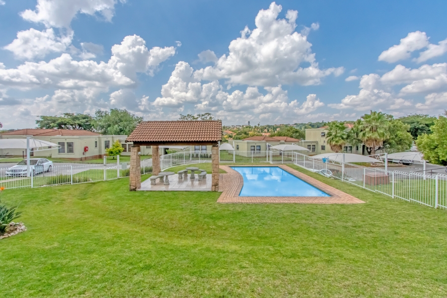 1 Bedroom Property for Sale in Broadacres Gauteng
