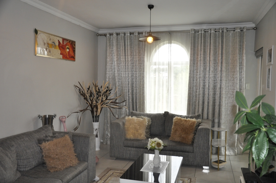 2 Bedroom Property for Sale in Erand Gardens Gauteng